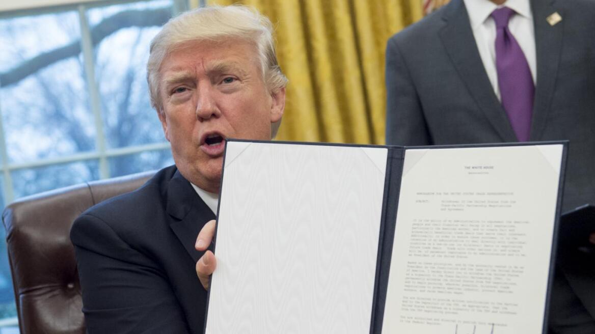 Ο Τραμπ υπέγραψε την αποχώρηση των ΗΠΑ από τη συμφωνία TPP